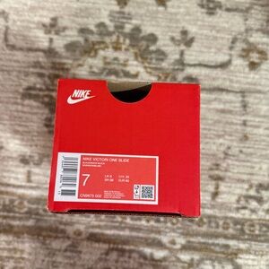 Nike Victori One slides